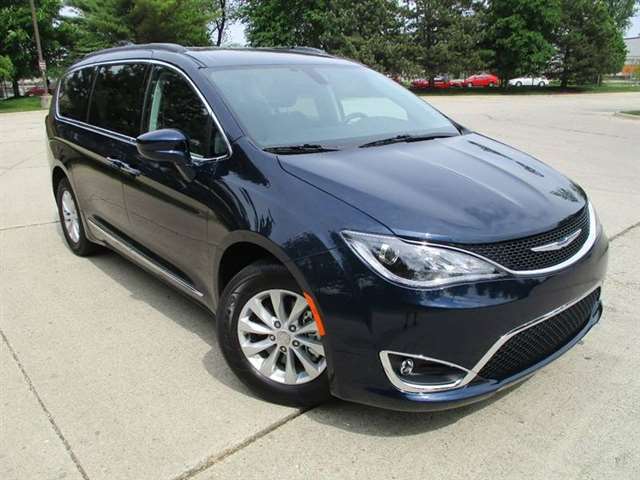 2017 Chrysler Pacifica Touring-L 4dr Mini-Van